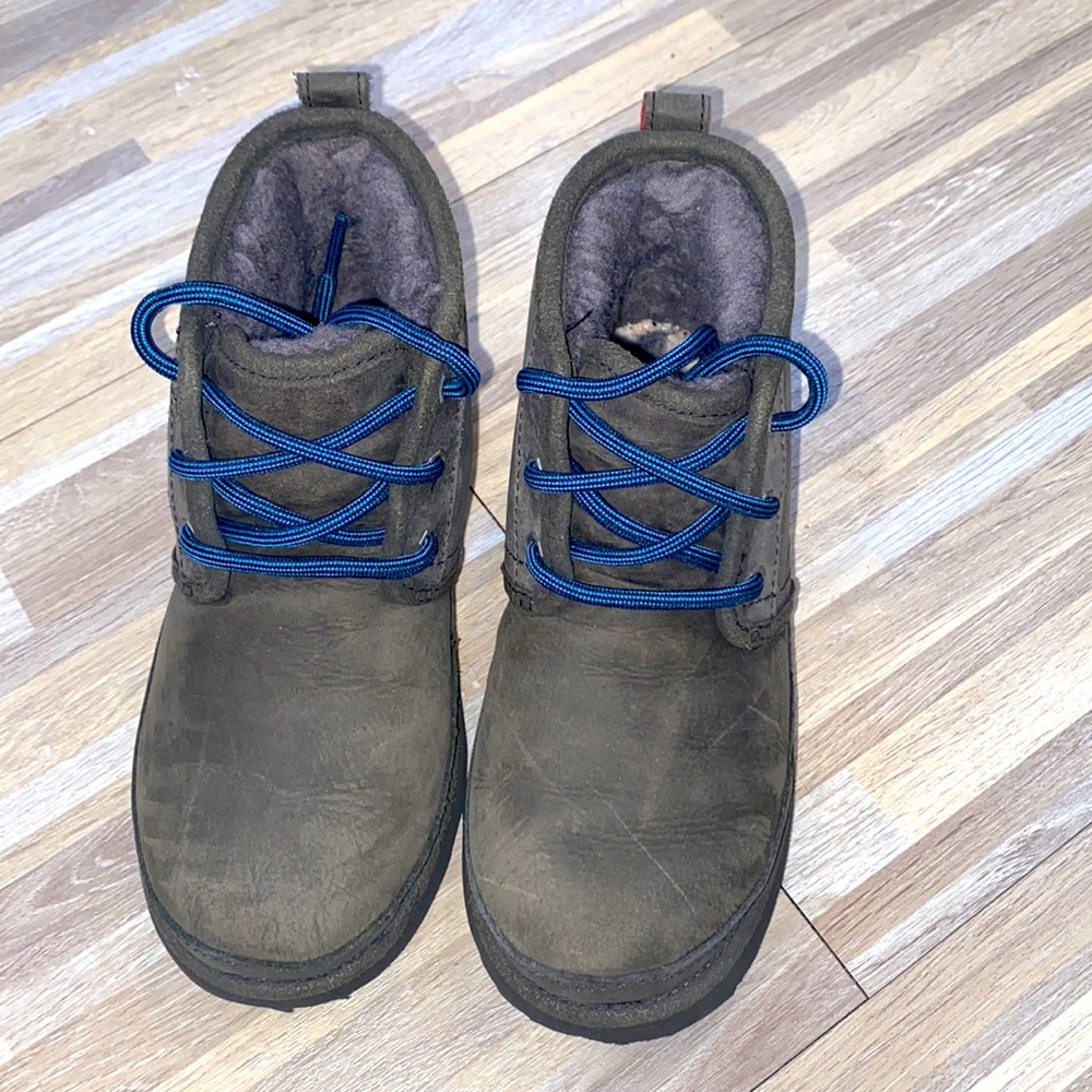 Like New Ugg waterproof size 2 toddler boys